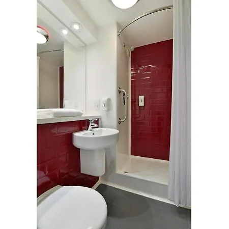 Travelodge Sunbury M3-3